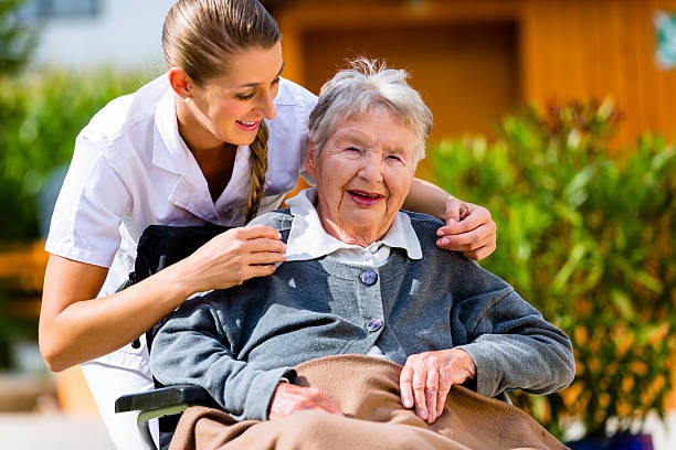 社区居家养老服务为老年人创造温馨的晚年生活
